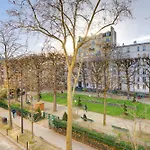 Lumineux Place Du Commerce