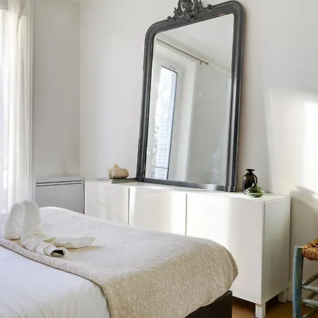 Lumineux Place Du Commerce Apartment