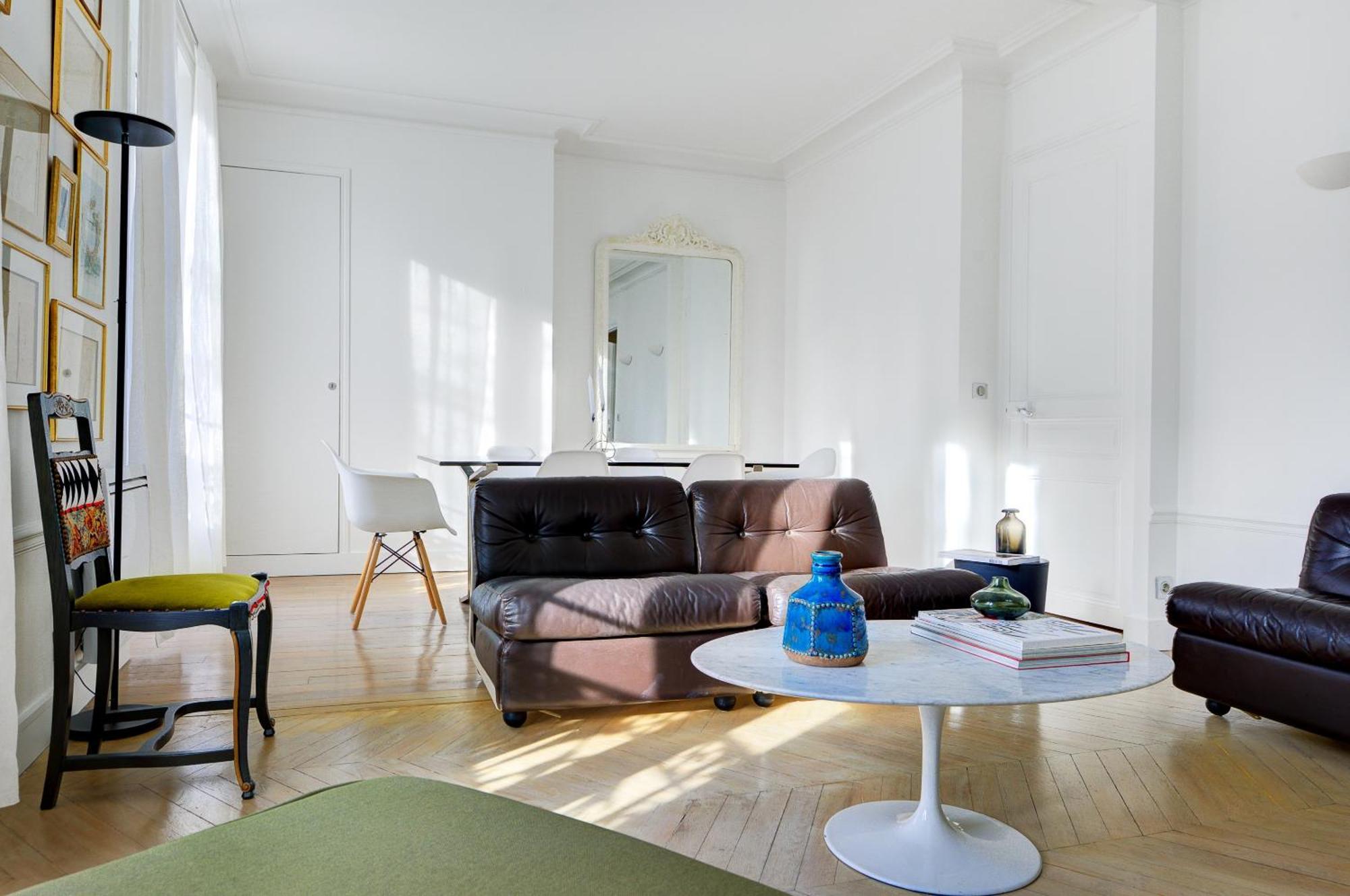 Lumineux Place Du Commerce *