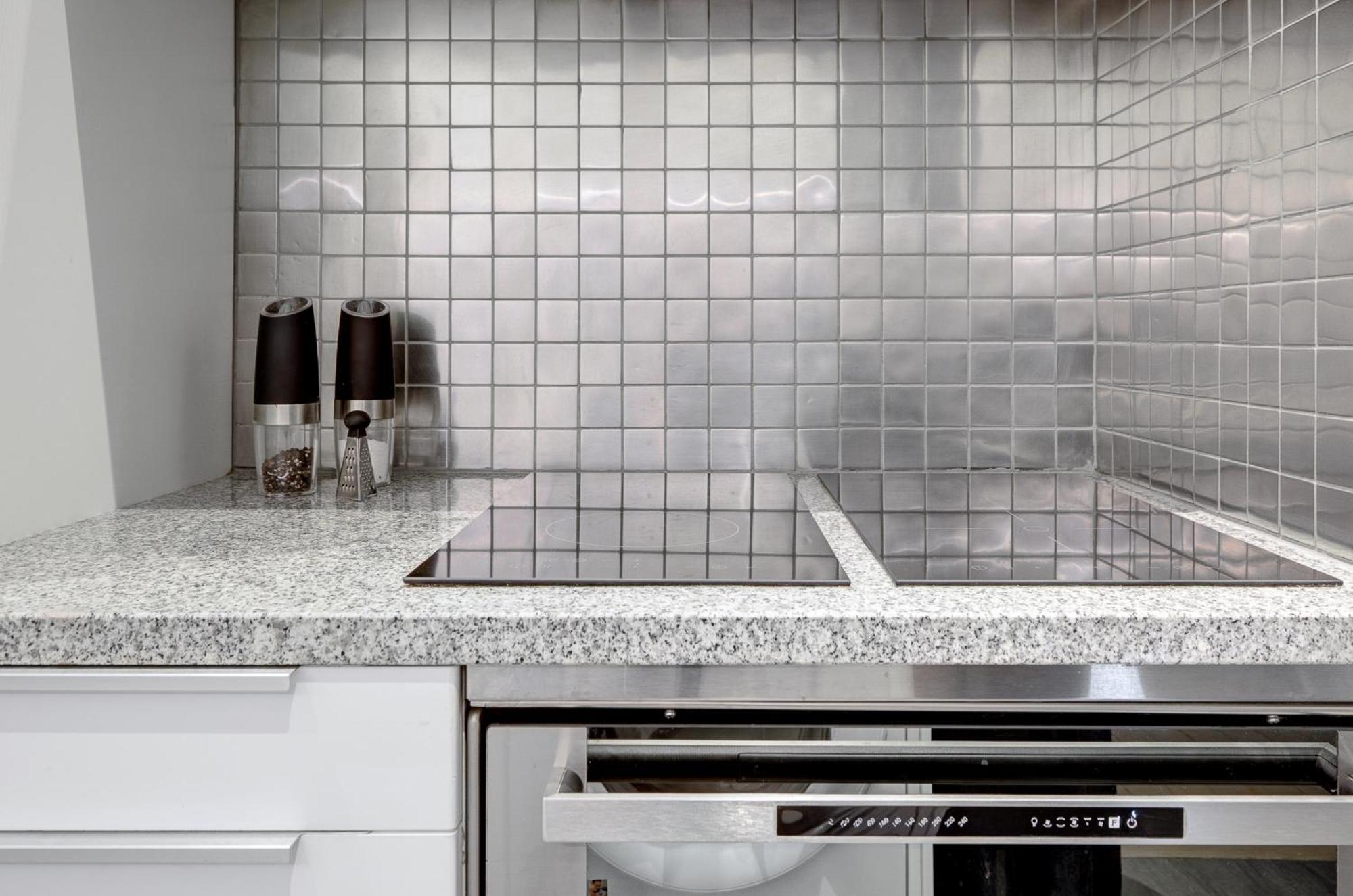 Lumineux Place Du Commerce